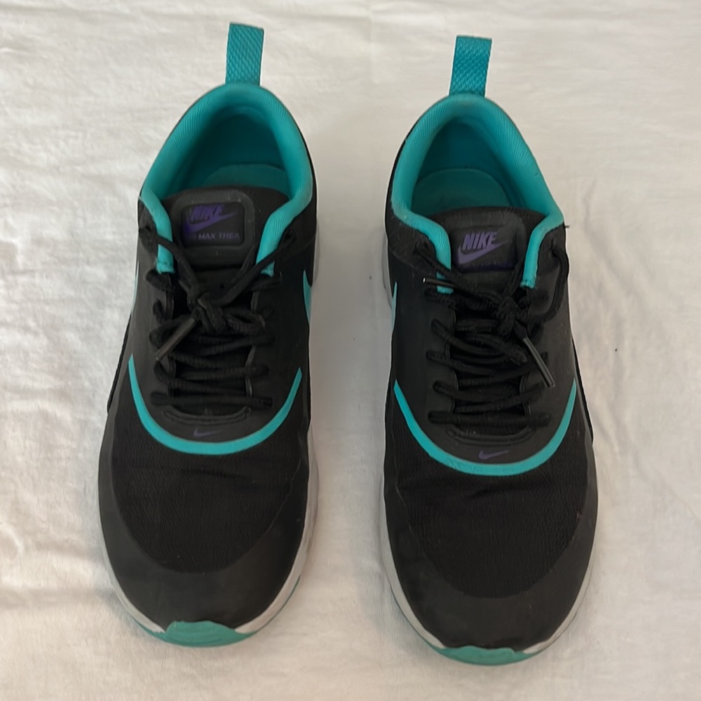 Woman’s Nike shoes - Picture 2 of 6